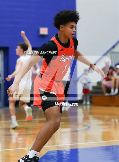 Thumbnail 2 in Lawrenceburg vs Greensburg (IHSAA 3A Section 29 Semifinal) photogallery.