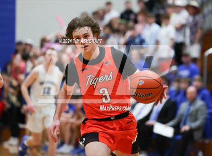 Thumbnail 3 in Lawrenceburg vs Greensburg (IHSAA 3A Section 29 Semifinal) photogallery.