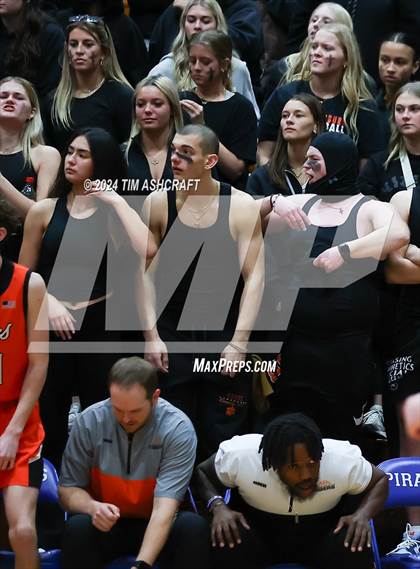 Thumbnail 3 in Lawrenceburg vs Greensburg (IHSAA 3A Section 29 Semifinal) photogallery.