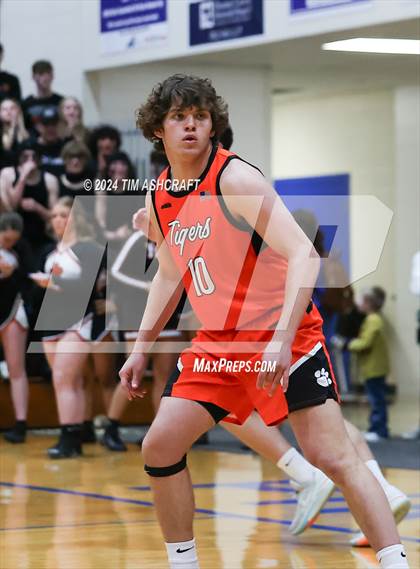 Thumbnail 2 in Lawrenceburg vs Greensburg (IHSAA 3A Section 29 Semifinal) photogallery.