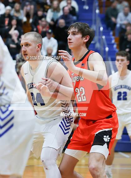 Thumbnail 1 in Lawrenceburg vs Greensburg (IHSAA 3A Section 29 Semifinal) photogallery.
