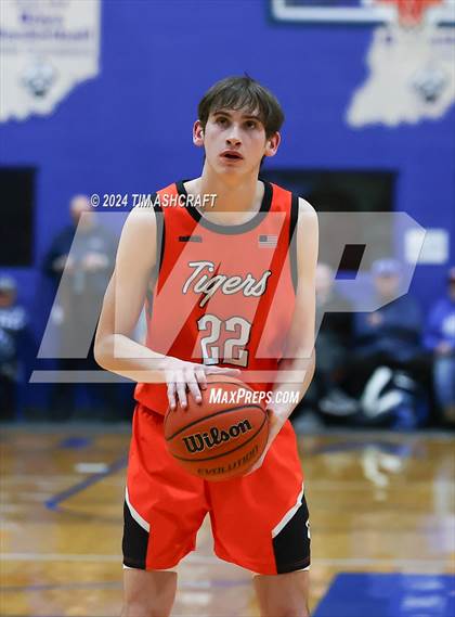 Thumbnail 3 in Lawrenceburg vs Greensburg (IHSAA 3A Section 29 Semifinal) photogallery.