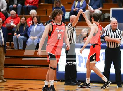 Thumbnail 2 in Lawrenceburg vs Greensburg (IHSAA 3A Section 29 Semifinal) photogallery.