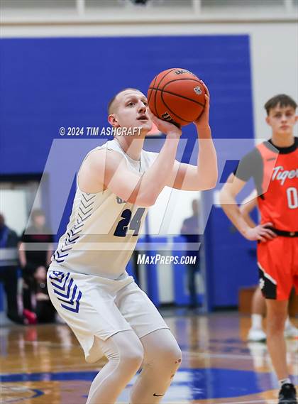 Thumbnail 1 in Lawrenceburg vs Greensburg (IHSAA 3A Section 29 Semifinal) photogallery.