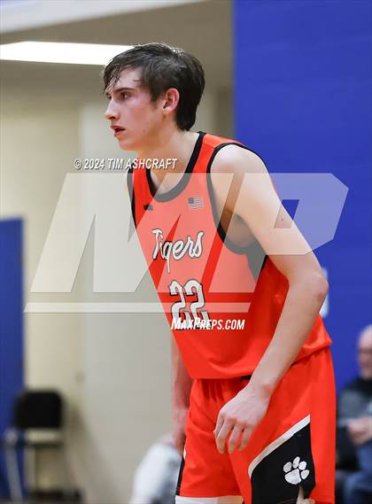 Thumbnail 3 in Lawrenceburg vs Greensburg (IHSAA 3A Section 29 Semifinal) photogallery.