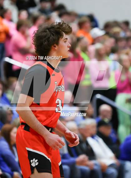 Thumbnail 3 in Lawrenceburg vs Greensburg (IHSAA 3A Section 29 Semifinal) photogallery.