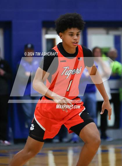 Thumbnail 1 in Lawrenceburg vs Greensburg (IHSAA 3A Section 29 Semifinal) photogallery.