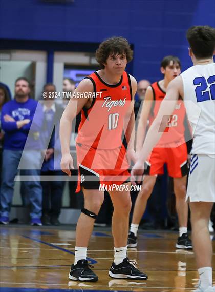 Thumbnail 3 in Lawrenceburg vs Greensburg (IHSAA 3A Section 29 Semifinal) photogallery.