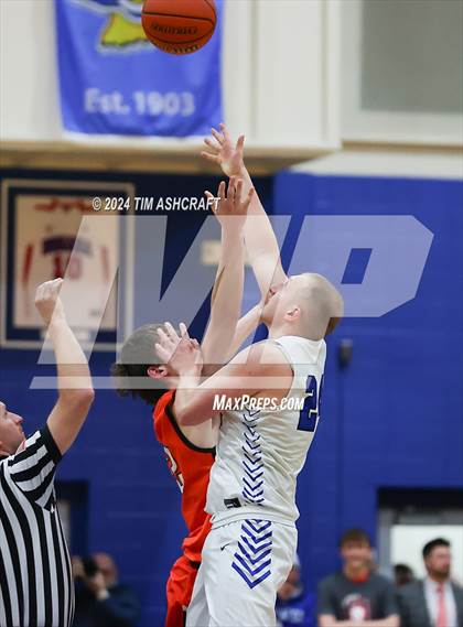 Thumbnail 3 in Lawrenceburg vs Greensburg (IHSAA 3A Section 29 Semifinal) photogallery.