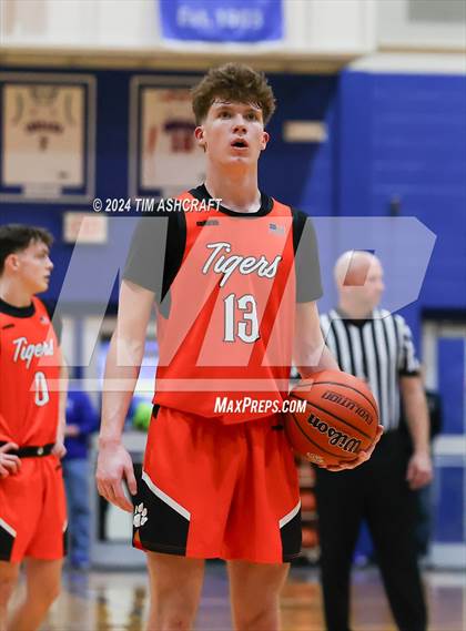 Thumbnail 1 in Lawrenceburg vs Greensburg (IHSAA 3A Section 29 Semifinal) photogallery.