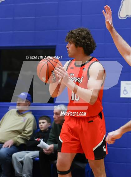 Thumbnail 3 in Lawrenceburg vs Greensburg (IHSAA 3A Section 29 Semifinal) photogallery.