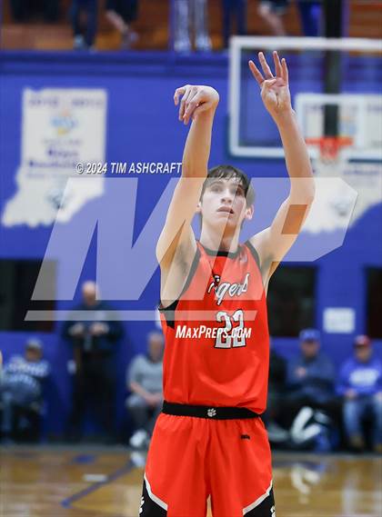 Thumbnail 2 in Lawrenceburg vs Greensburg (IHSAA 3A Section 29 Semifinal) photogallery.