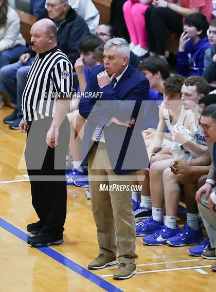 Thumbnail 3 in Lawrenceburg vs Greensburg (IHSAA 3A Section 29 Semifinal) photogallery.