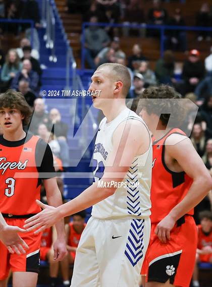 Thumbnail 3 in Lawrenceburg vs Greensburg (IHSAA 3A Section 29 Semifinal) photogallery.