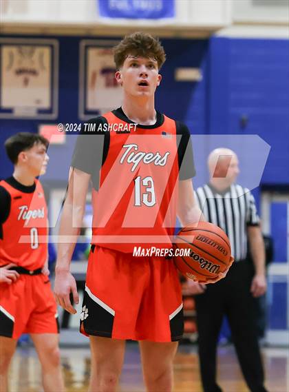 Thumbnail 3 in Lawrenceburg vs Greensburg (IHSAA 3A Section 29 Semifinal) photogallery.