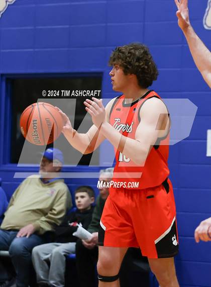 Thumbnail 1 in Lawrenceburg vs Greensburg (IHSAA 3A Section 29 Semifinal) photogallery.