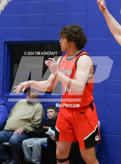 Thumbnail 2 in Lawrenceburg vs Greensburg (IHSAA 3A Section 29 Semifinal) photogallery.