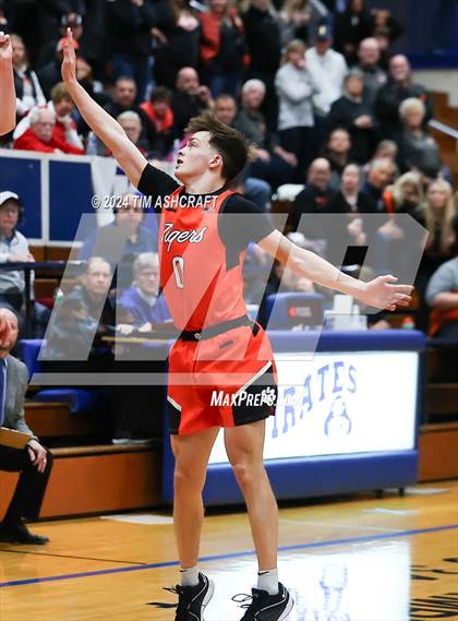 Thumbnail 1 in Lawrenceburg vs Greensburg (IHSAA 3A Section 29 Semifinal) photogallery.