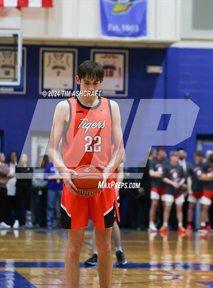 Thumbnail 3 in Lawrenceburg vs Greensburg (IHSAA 3A Section 29 Semifinal) photogallery.