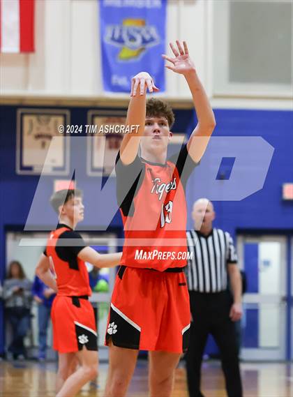 Thumbnail 3 in Lawrenceburg vs Greensburg (IHSAA 3A Section 29 Semifinal) photogallery.