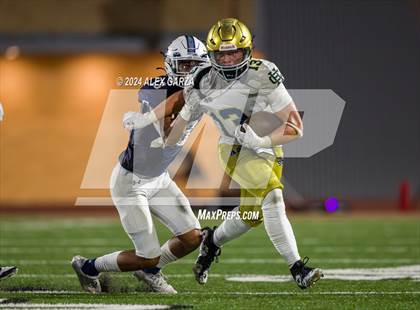 Thumbnail 2 in Central Catholic vs. Holy Cross photogallery.
