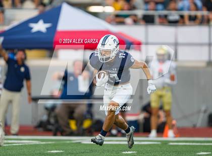Thumbnail 2 in Central Catholic vs. Holy Cross photogallery.