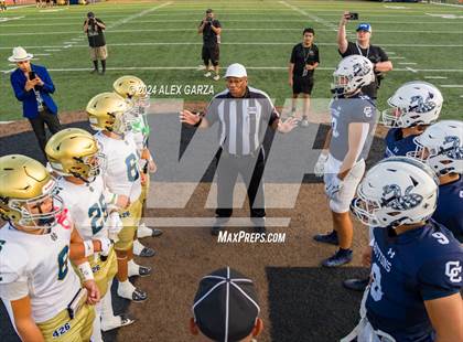 Thumbnail 3 in Central Catholic vs. Holy Cross photogallery.