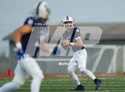 Thumbnail 3 in Central Catholic vs. Holy Cross photogallery.