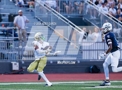 Thumbnail 2 in Central Catholic vs. Holy Cross photogallery.