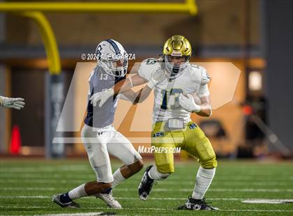 Thumbnail 3 in Central Catholic vs. Holy Cross photogallery.