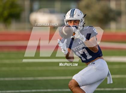 Thumbnail 3 in Central Catholic vs. Holy Cross photogallery.