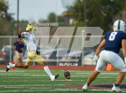 Thumbnail 3 in Central Catholic vs. Holy Cross photogallery.