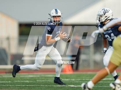 Thumbnail 3 in Central Catholic vs. Holy Cross photogallery.
