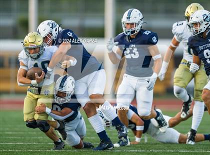 Thumbnail 2 in Central Catholic vs. Holy Cross photogallery.