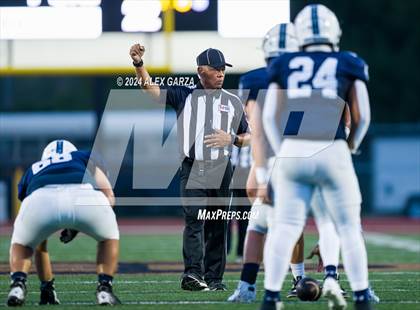 Thumbnail 3 in Central Catholic vs. Holy Cross photogallery.
