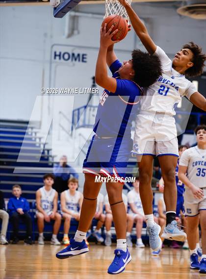 Thumbnail 1 in FR: Conner vs Covington Catholic photogallery.