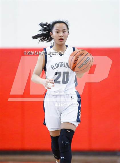 Thumbnail 2 in Saugus vs. Flintridge Prep (West Coast Holiday Festival) photogallery.