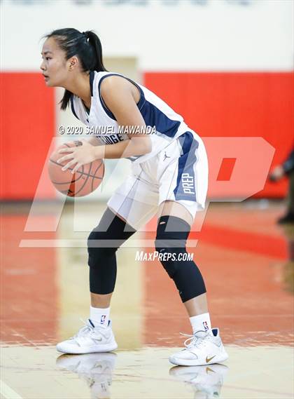 Thumbnail 3 in Saugus vs. Flintridge Prep (West Coast Holiday Festival) photogallery.