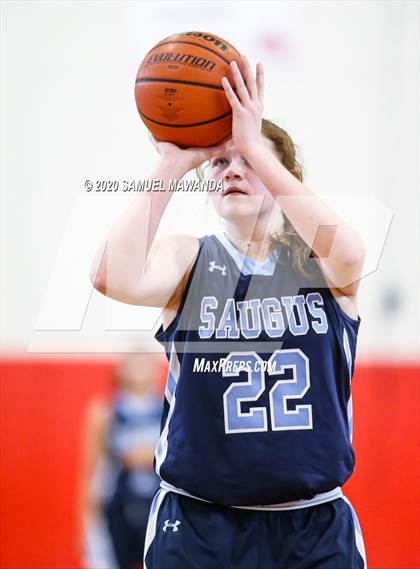 Thumbnail 1 in Saugus vs. Flintridge Prep (West Coast Holiday Festival) photogallery.