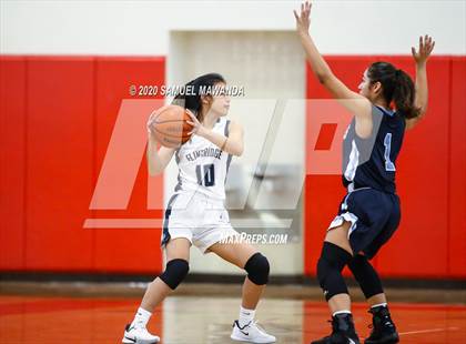 Thumbnail 1 in Saugus vs. Flintridge Prep (West Coast Holiday Festival) photogallery.