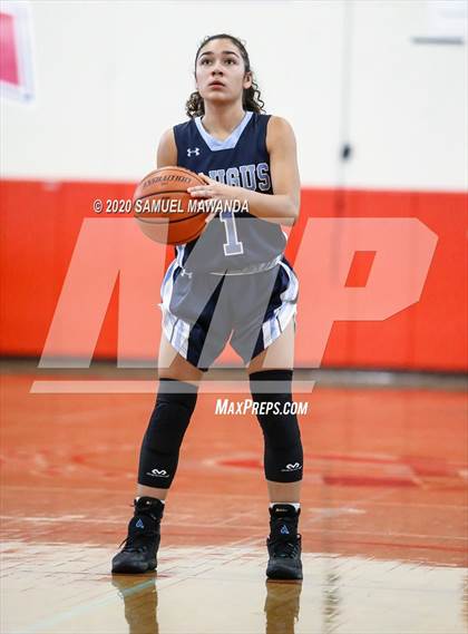 Thumbnail 1 in Saugus vs. Flintridge Prep (West Coast Holiday Festival) photogallery.