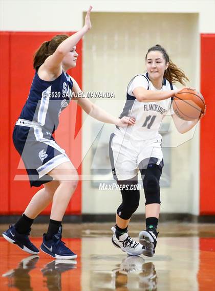 Thumbnail 1 in Saugus vs. Flintridge Prep (West Coast Holiday Festival) photogallery.