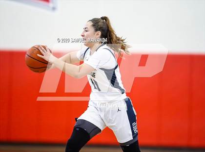 Thumbnail 2 in Saugus vs. Flintridge Prep (West Coast Holiday Festival) photogallery.