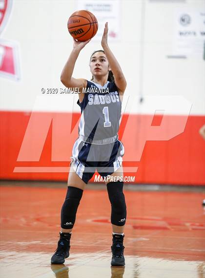 Thumbnail 2 in Saugus vs. Flintridge Prep (West Coast Holiday Festival) photogallery.
