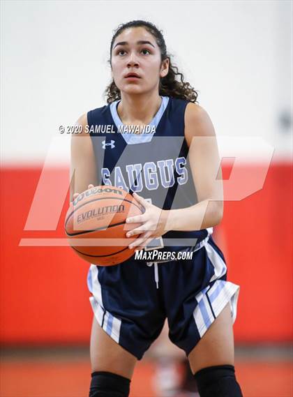Thumbnail 2 in Saugus vs. Flintridge Prep (West Coast Holiday Festival) photogallery.