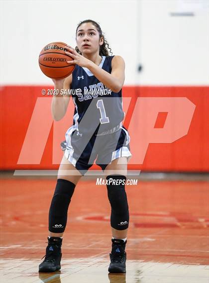 Thumbnail 1 in Saugus vs. Flintridge Prep (West Coast Holiday Festival) photogallery.