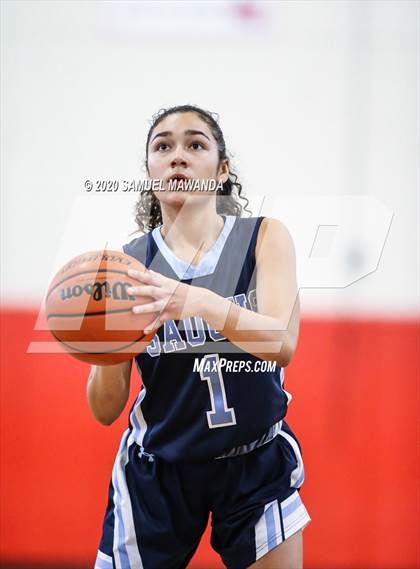 Thumbnail 2 in Saugus vs. Flintridge Prep (West Coast Holiday Festival) photogallery.