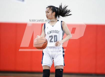 Thumbnail 3 in Saugus vs. Flintridge Prep (West Coast Holiday Festival) photogallery.