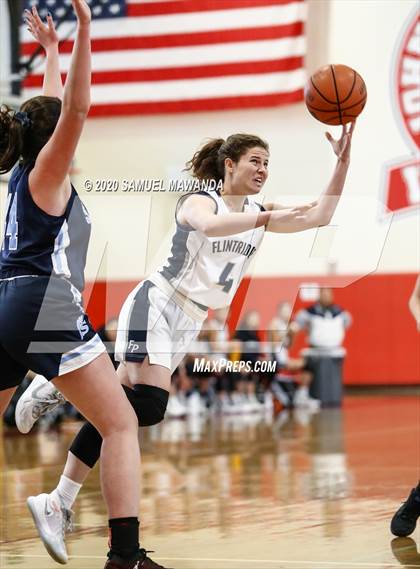 Thumbnail 1 in Saugus vs. Flintridge Prep (West Coast Holiday Festival) photogallery.