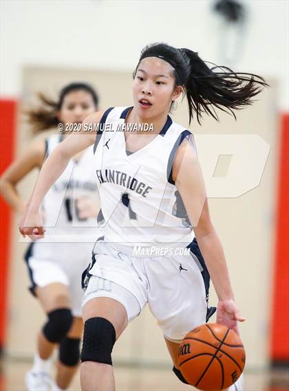 Thumbnail 1 in Saugus vs. Flintridge Prep (West Coast Holiday Festival) photogallery.
